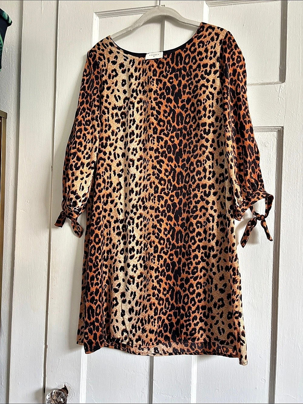 Everly Leopard Print 3/4 Tie Sleeve Shift Dress